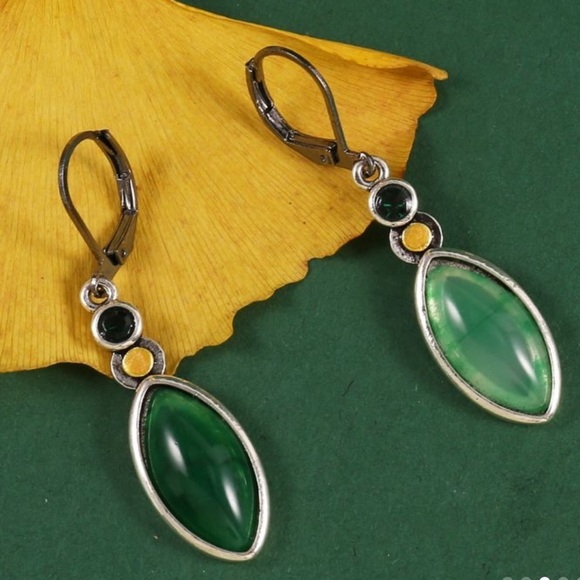 925 Sterling Silver Plated Green Synthetic Stone Drop Earrings - Picture 2 of 3